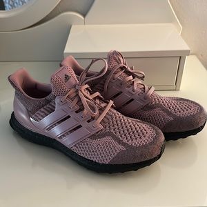 adidas Women's Athletic Shoes in lilac mauve